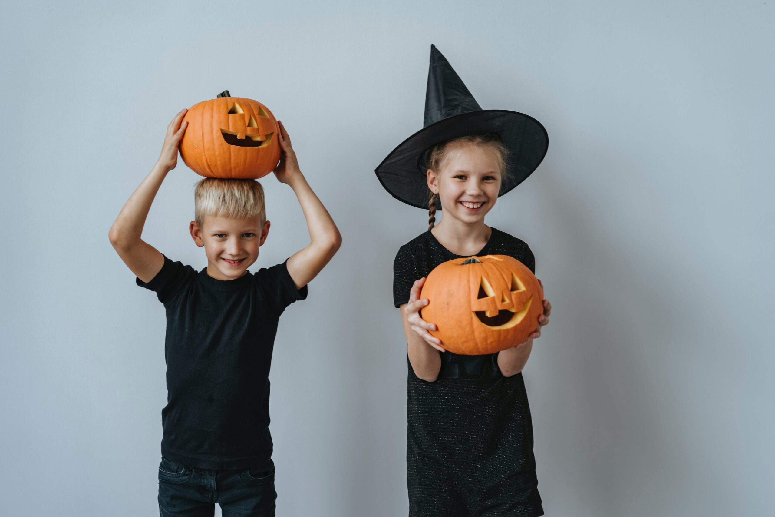pexels-olia-danilevich-5490802 two kids holding jack o lanterns ready for halloween legacy living blog last minute halloween costume ideas